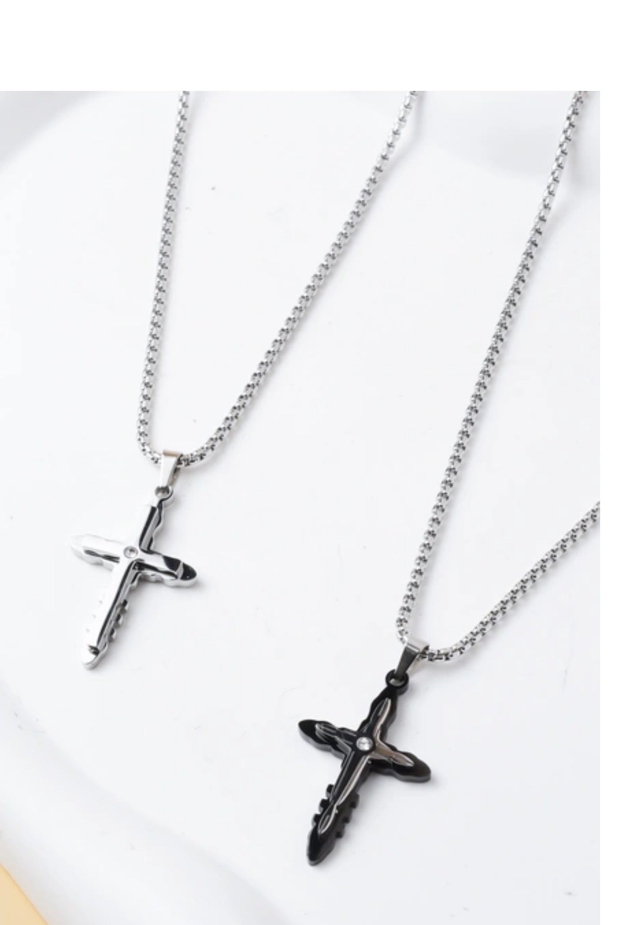 Collier motif croix pour homme