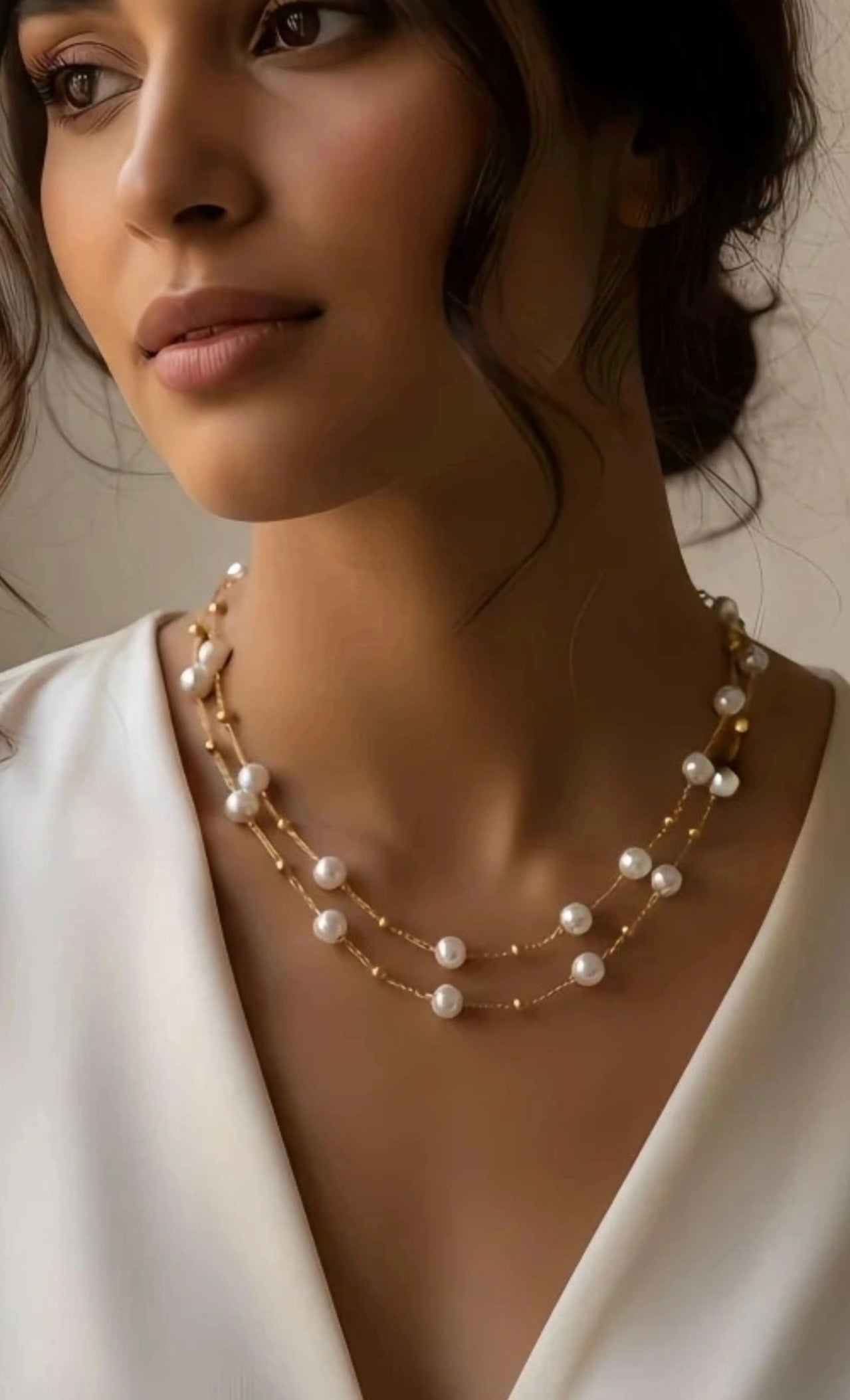 Collier en perles blanches raffiné pour toute les occasions