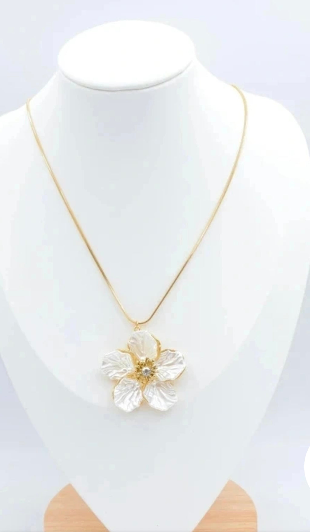 Collier Fleur blanche